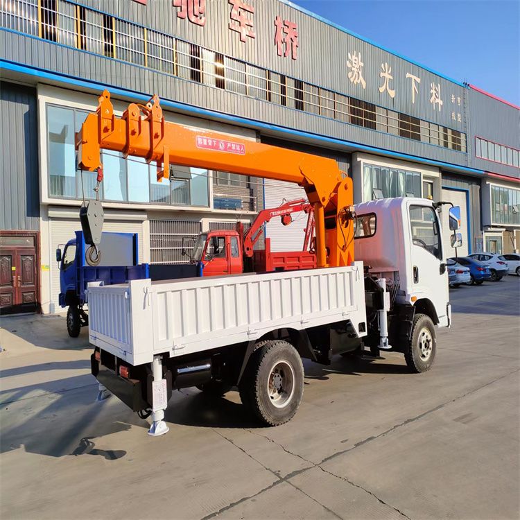 迁安市三轮随车吊定制 农用改装机自备吊中瑞长期出售